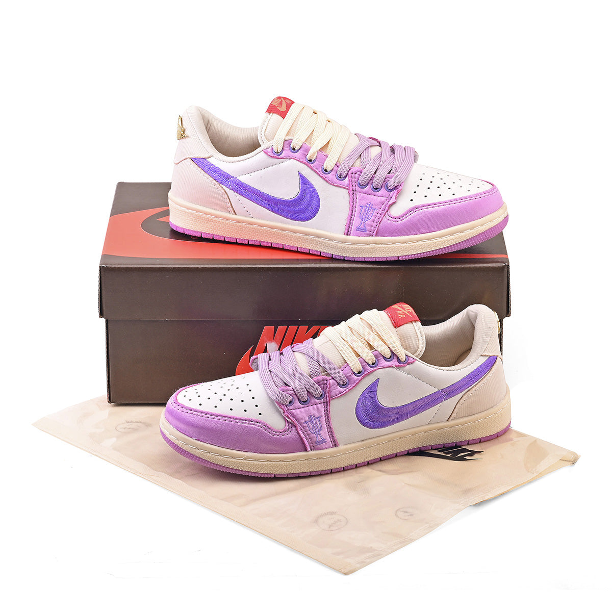 Tênis Nike Air Jordan 1 Retro Low OG Trophy Room Away