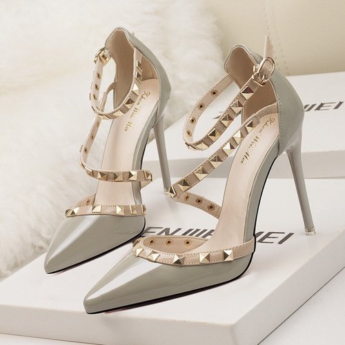 Sapato Scarpin Spike Elza